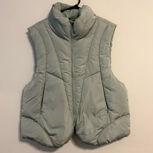 Urban Outfitters BDG Ergonomic Recycled Zip Up Puffer Vest Blue Gray size Medium